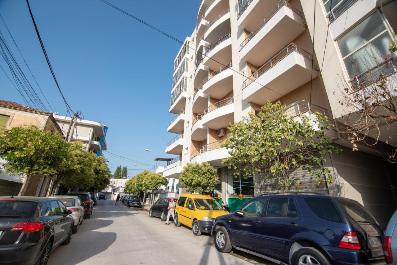 Ami Apartament Влёра Экстерьер фото