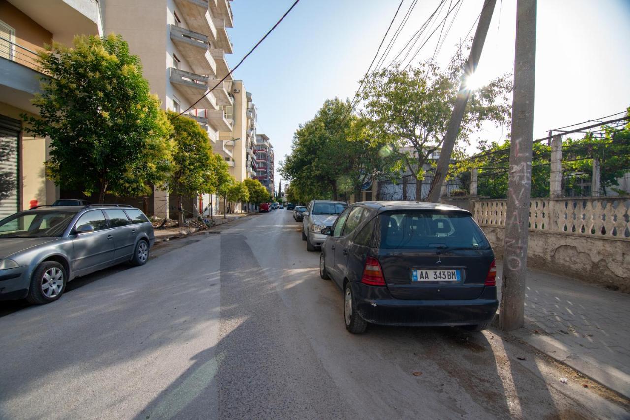 Ami Apartament Влёра Экстерьер фото