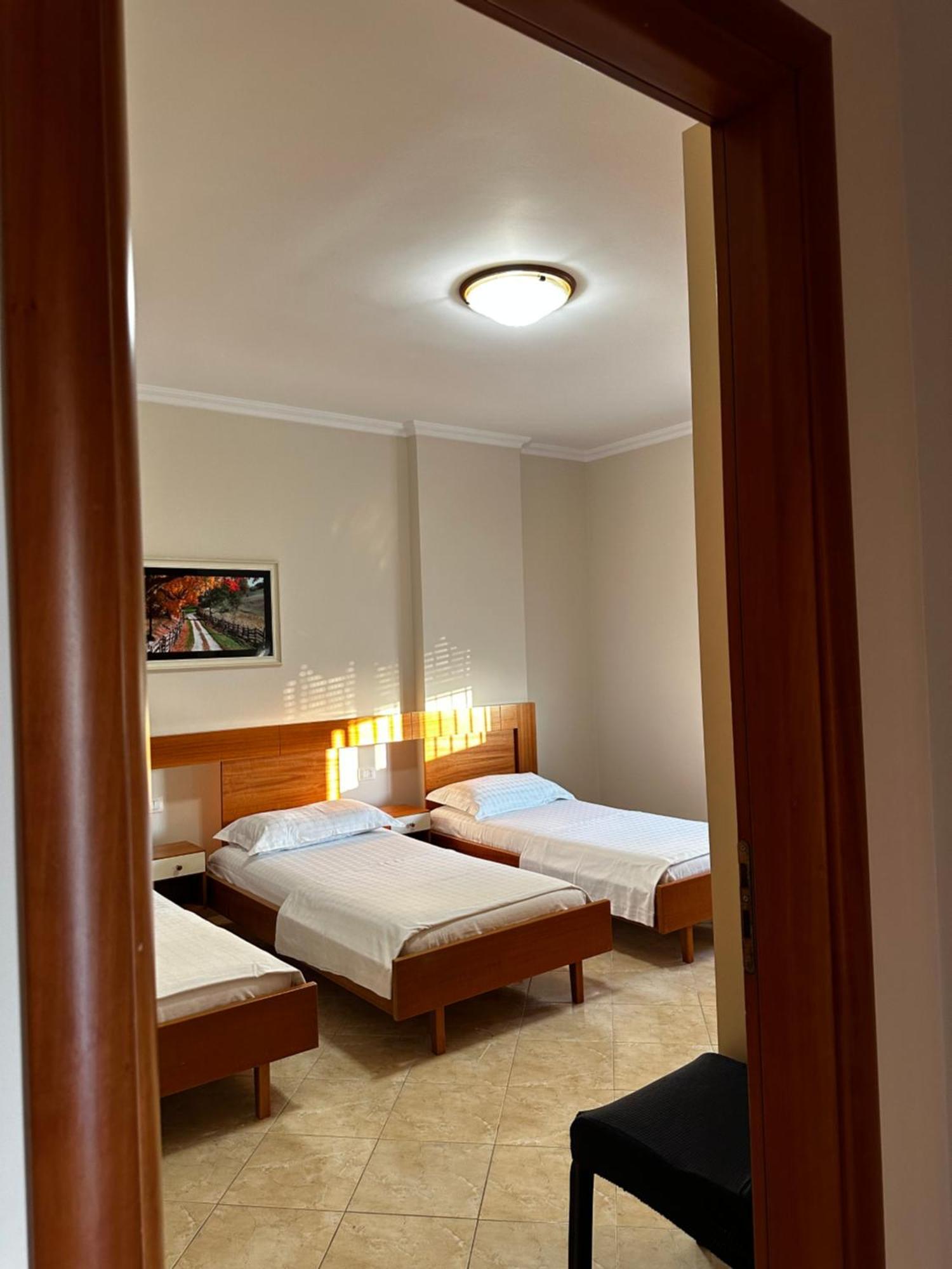 Ami Apartament Влёра Экстерьер фото